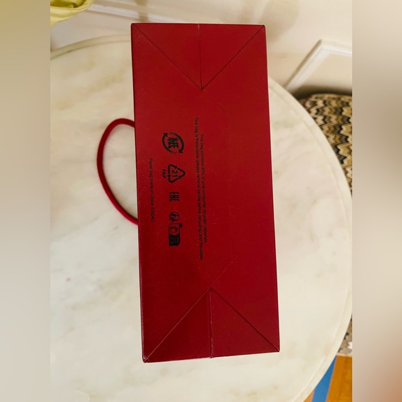 Four brand new Cartier perfume samples plus a Cartier shopping bag. - Picture 6 of 6